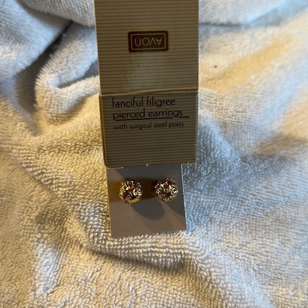 Avon Vintage 1989 Fanciful Filigree Gold tone pierced earrings